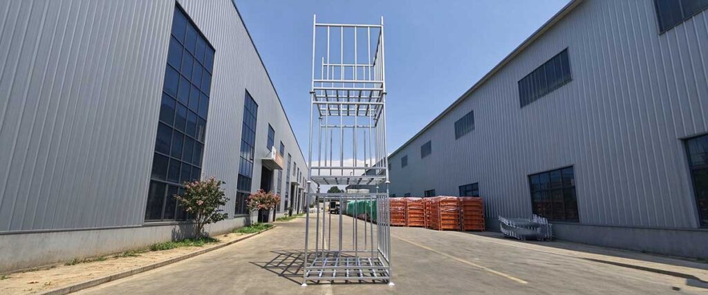 Industrial three-sided guardrail stacking rack